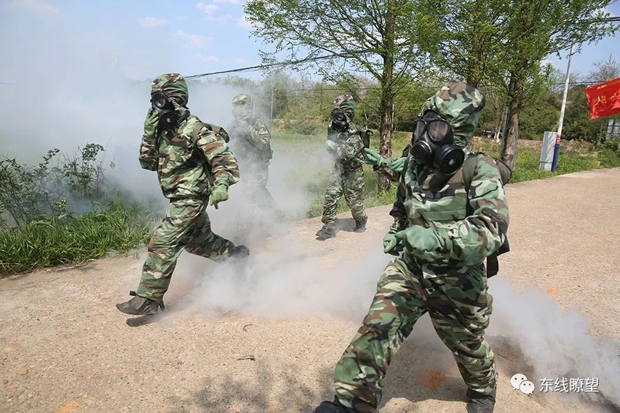 苏军防化服粗鄙而实用为打核生化战争而生外形狰狞防护性超强