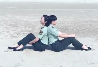 脑洞时间|当麻辣女兵与文艺女兵灵魂互换
