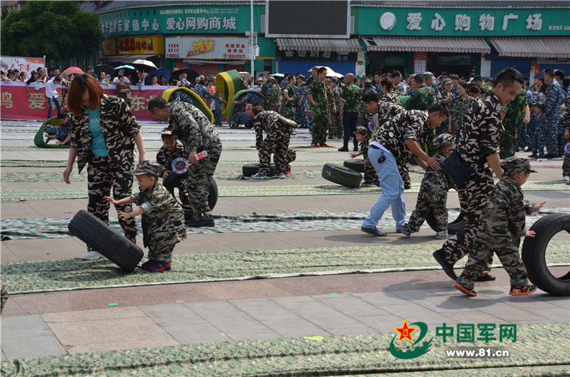 上阵父子兵，海陆空“战场”飞进幼儿园
