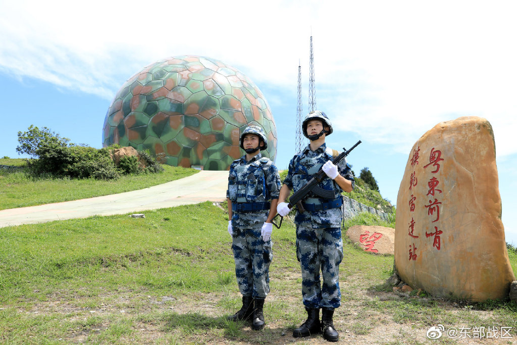 中国军网 空军雷达兵被誉为祖国空中防线的千里眼,顺风耳,他们常年
