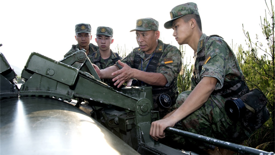 了不起的中国军人丨二十大代表何贤达：“永远不满足于现状，永远向远处看”