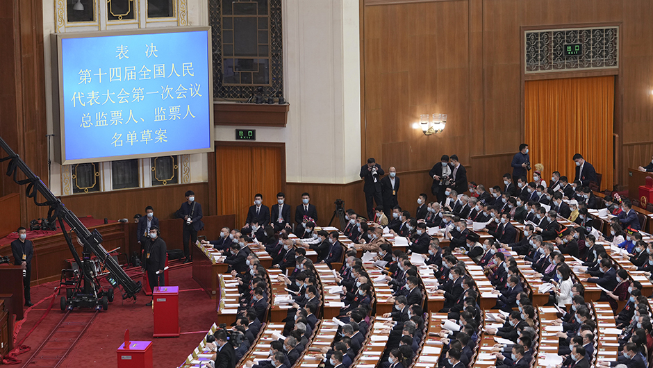 十四届全国人大一次会议选举产生第十四届全国人大常委会副委员长、秘书长