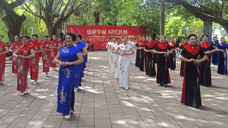 盛世华诞时代共舞 福州市举办喜迎国庆千人广场舞展演活动