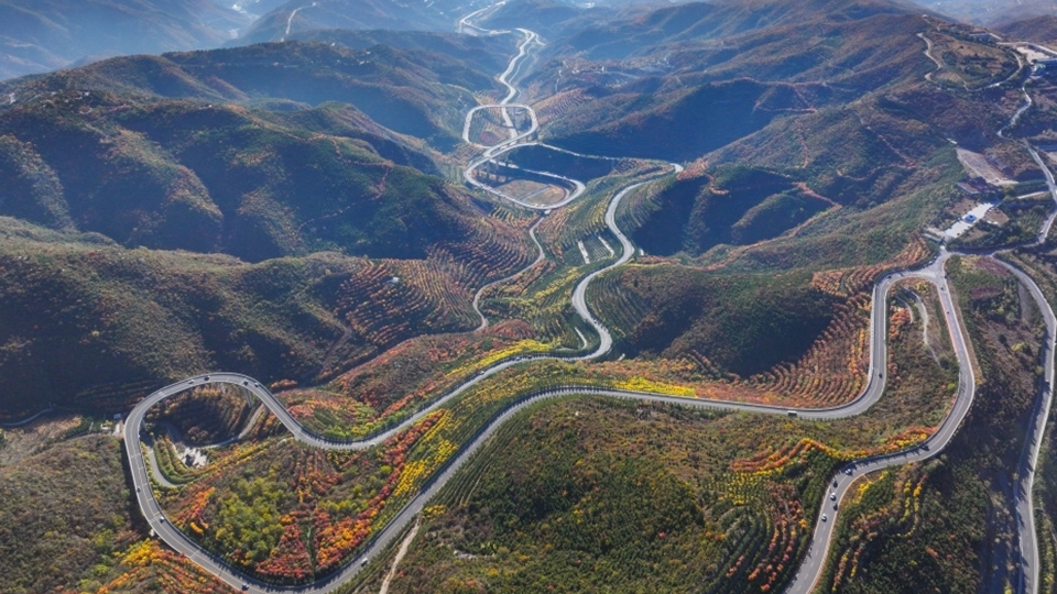 山西太原天龙山迎来秋景最佳观赏期