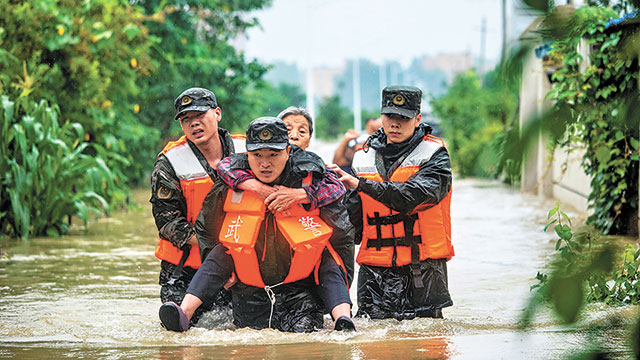 河南、安徽等地出现强降雨，人民子弟兵奋战防汛抢险一线