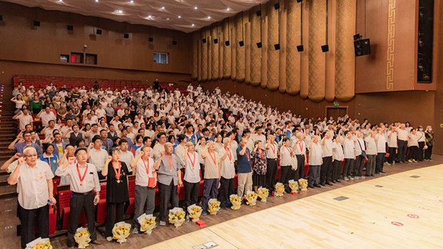半个世纪的荣光在胸前闪耀——吉林省“光荣在党50年”纪念章颁发活动扫描