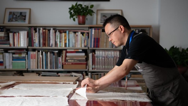 文化中国行·守宝人|走近百年图书馆里的古籍守护者