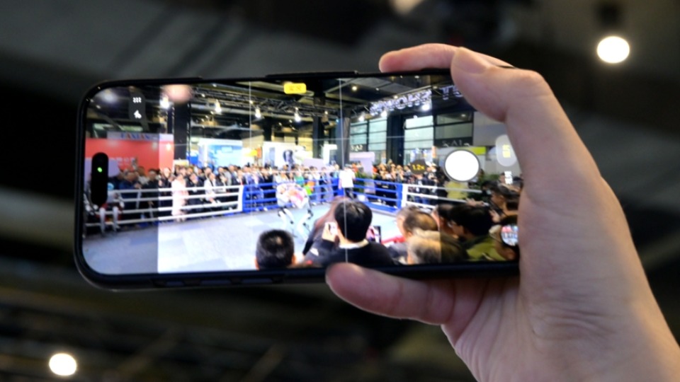 “互联网之光”博览会变身科技体验场