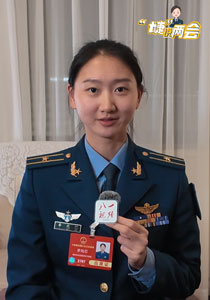 “婕”说两会 | 喜欢坐过山车的运-9女飞行员李宛芯