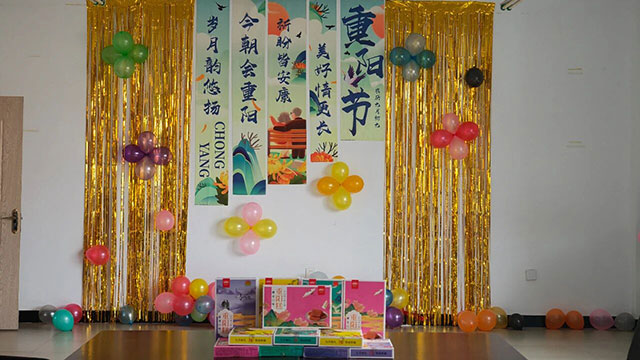 河东办兴盛社区新时代文明实践站开展“菊香糕暖话重阳 相聚欢歌乐满堂”重阳节活动