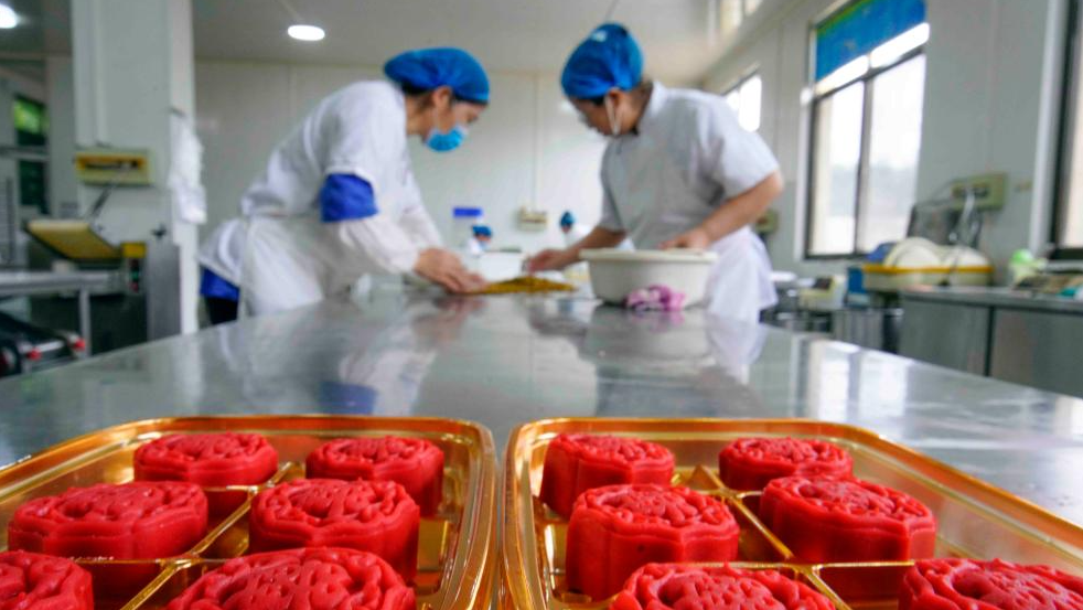 赶制月饼迎中秋