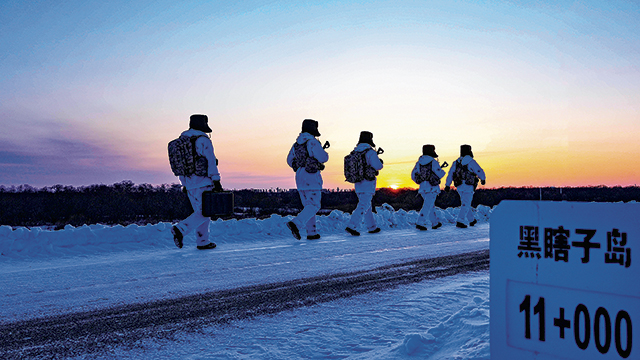 陆军某边防连东极哨所：战位迎朝阳 风雪砺忠诚