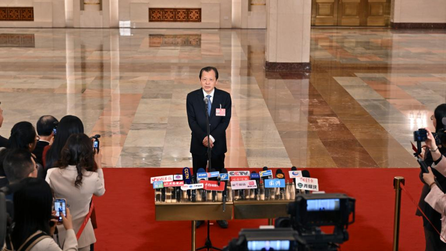 第二场“部长通道”集中采访活动举行