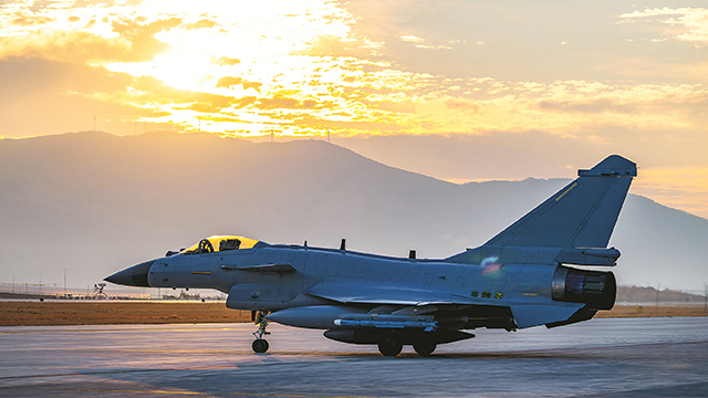 长缨在手，方能以武止戈——军队代表委员谈推进武器装备现代化