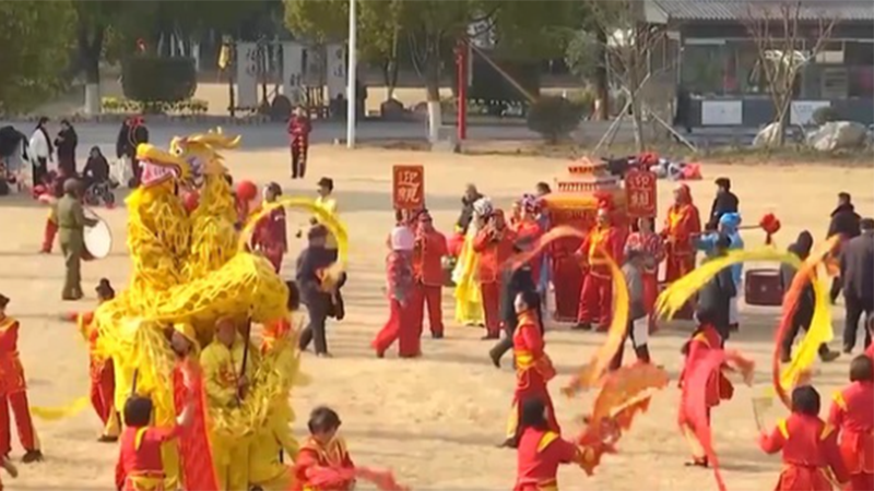 闹社火、赏花灯、逛大集 新春将至 各地年味渐浓