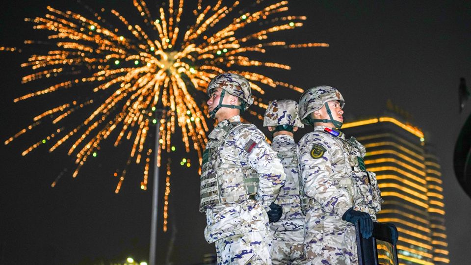 万家团圆，有他们守护