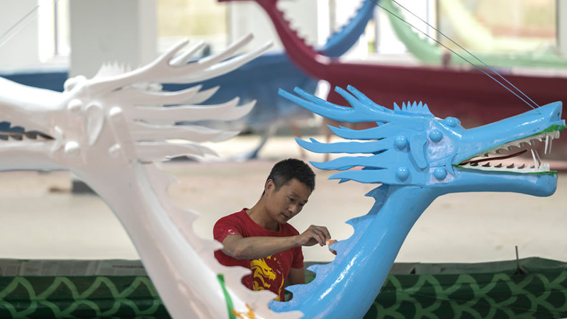 海报丨打造龙舟迎端午