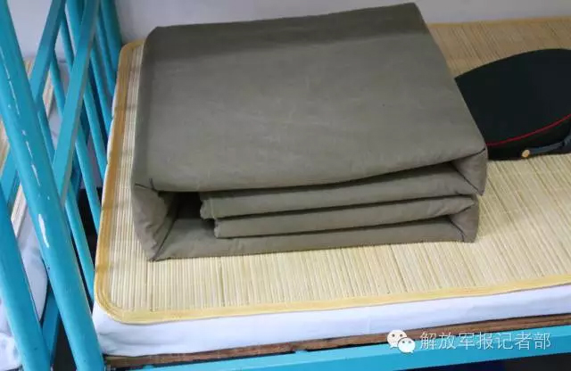 是不是每位女兵都注定要告别秀丽长发