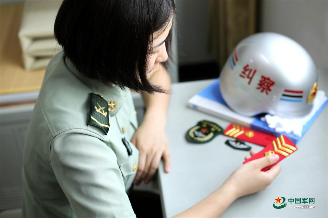 告别军营看军校女纠察的铁骨柔情