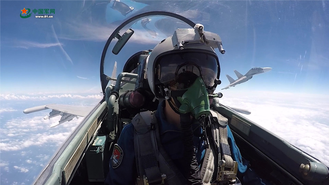 飞行员 战鹰,这样的"自拍"帅出新高度