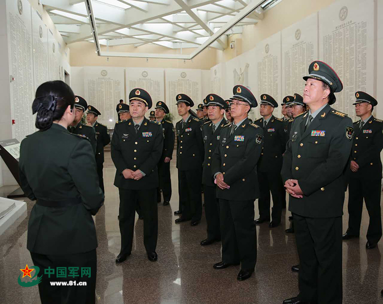 陆军炮兵防空兵学院组织师以上领导干部集体重温入党誓词