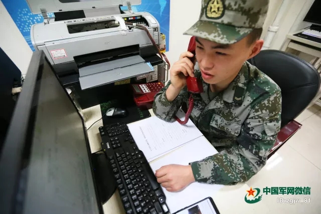 "这是一双话务员的手"