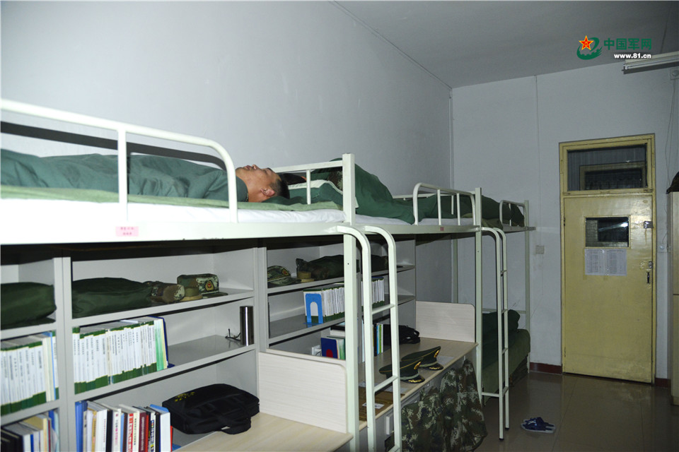 军校人的一天丨"一道杠"的一日生活制度