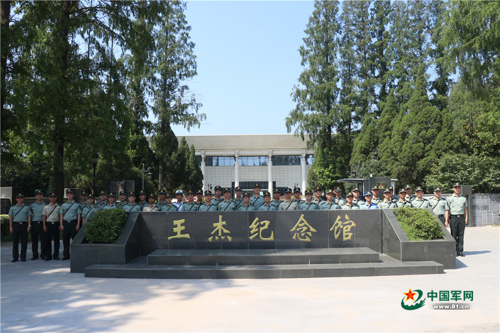 参观王杰纪念馆