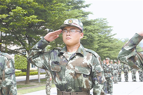 72小时,我用眼睛看军营