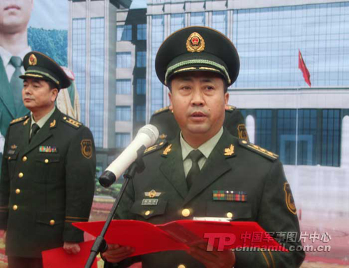 武警广安市支队隆重举行退伍老兵向军旗告别仪式