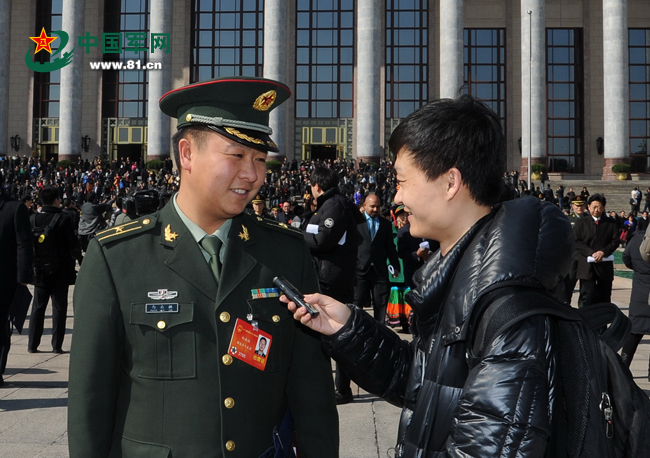 军队人大代表政协委员履职尽责风采(高清组图)