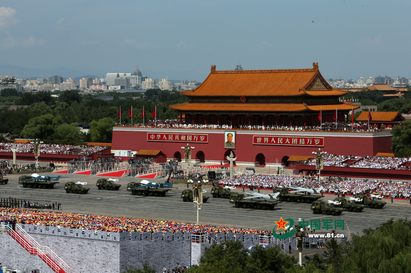 在天安门城楼对面的高点位看阅兵