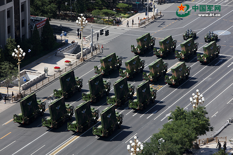 预警雷达方队.记者 朱金平 摄
