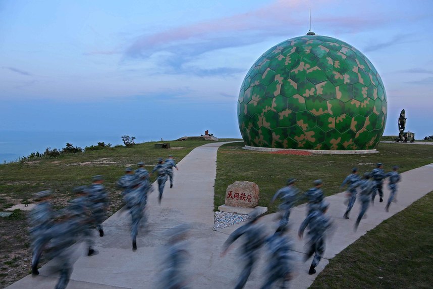 今年3月17日,是沈空雷达某旅"红色前哨雷达站"授称50周年.