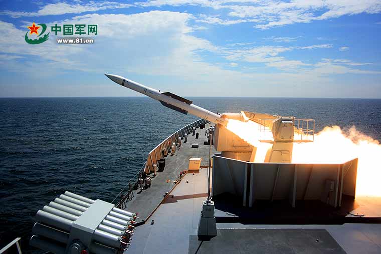 新型驱逐舰发射导弹