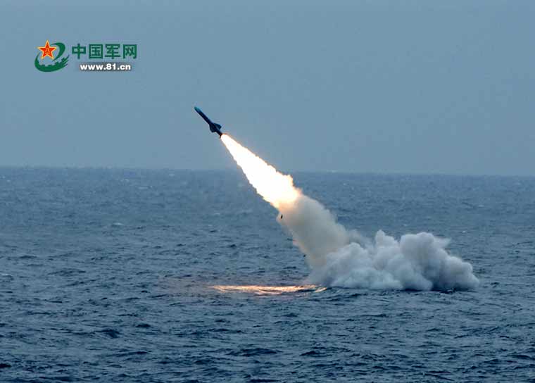 潜艇发射导弹 - 中国军网