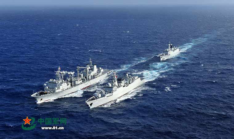 南海舰队舰艇编队远海补给演练