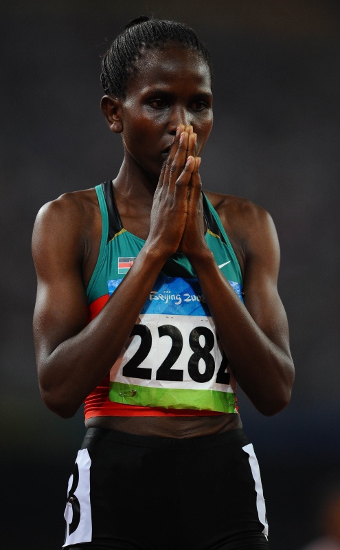 肯尼亚选手兰加特在北京奥运会田径女子1500米决赛中夺得金牌