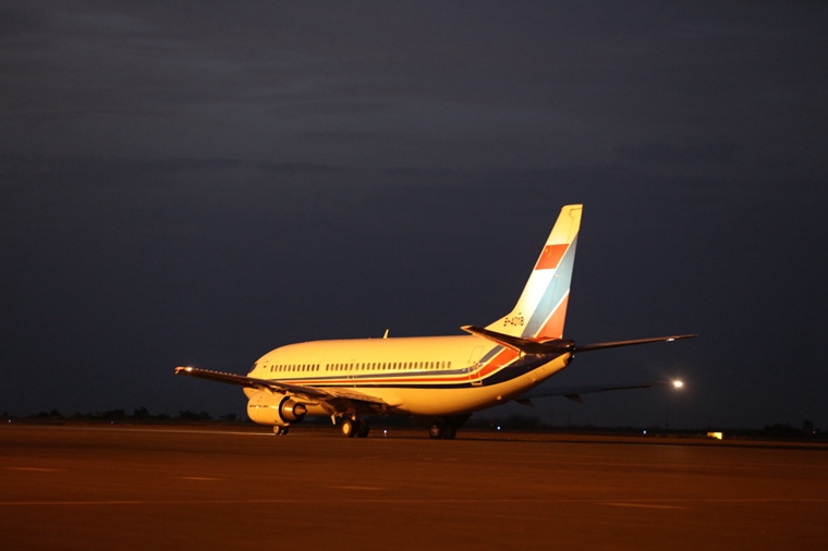 战士申亮亮灵柩回国的中国空军飞机从马里首都巴马科国际机场起飞回国