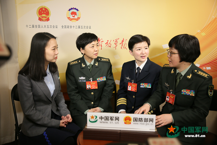 三八"妇女节遇上"两会时间,我们将目光落在那些身着军装的女人大代表