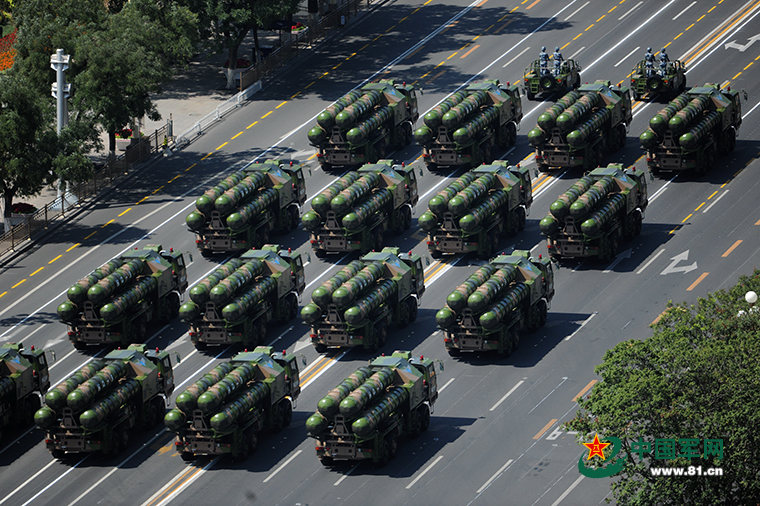 鸟瞰阅兵装备方队:大国气魄 绝对震撼 - 中国军网