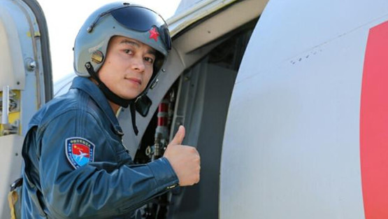 轰-6k团团长刘锐:誓让"战神"飞得更高更远