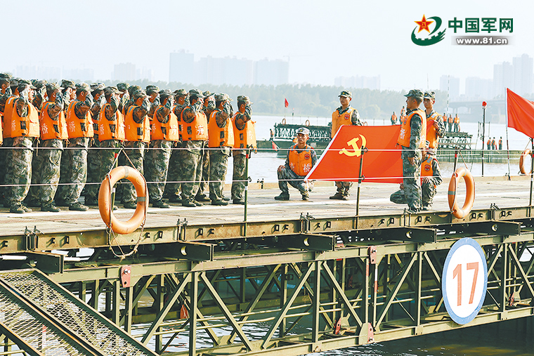 "填平了,才能顺着平坡上高坡 中部战区陆军某舟桥旅四级军士长张永明