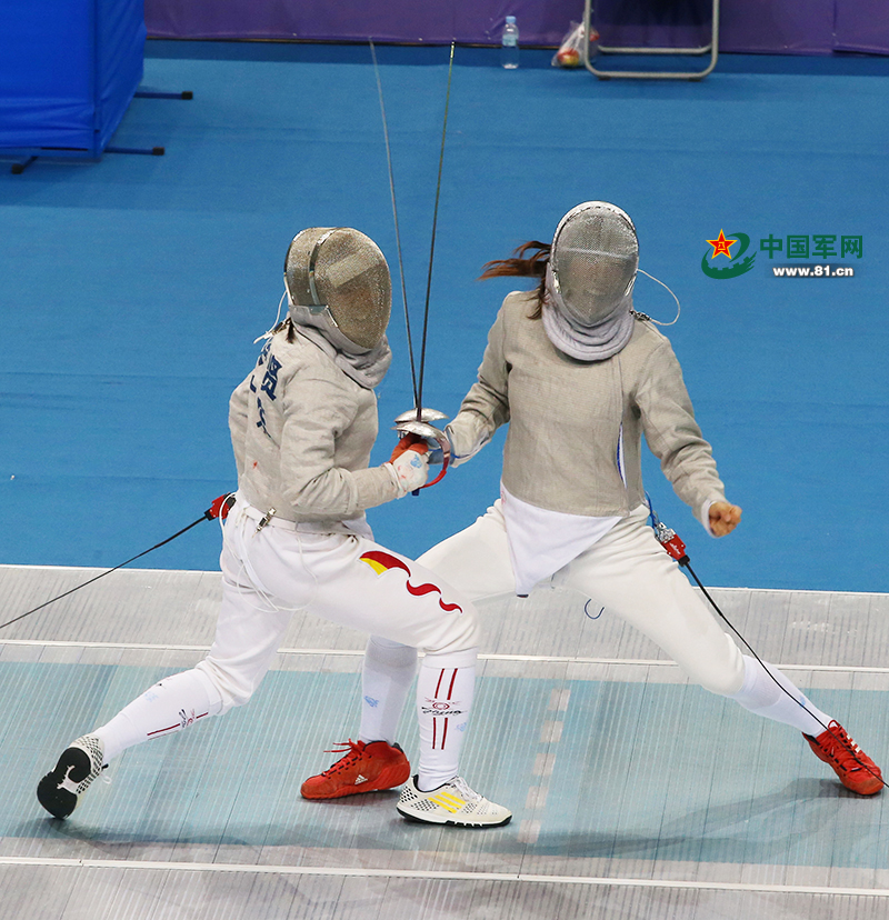 精彩!我军选手沈晨斩获女子佩剑个人决赛亚军