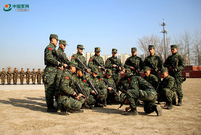 练兵备战要到实兵实装实弹演练中检验