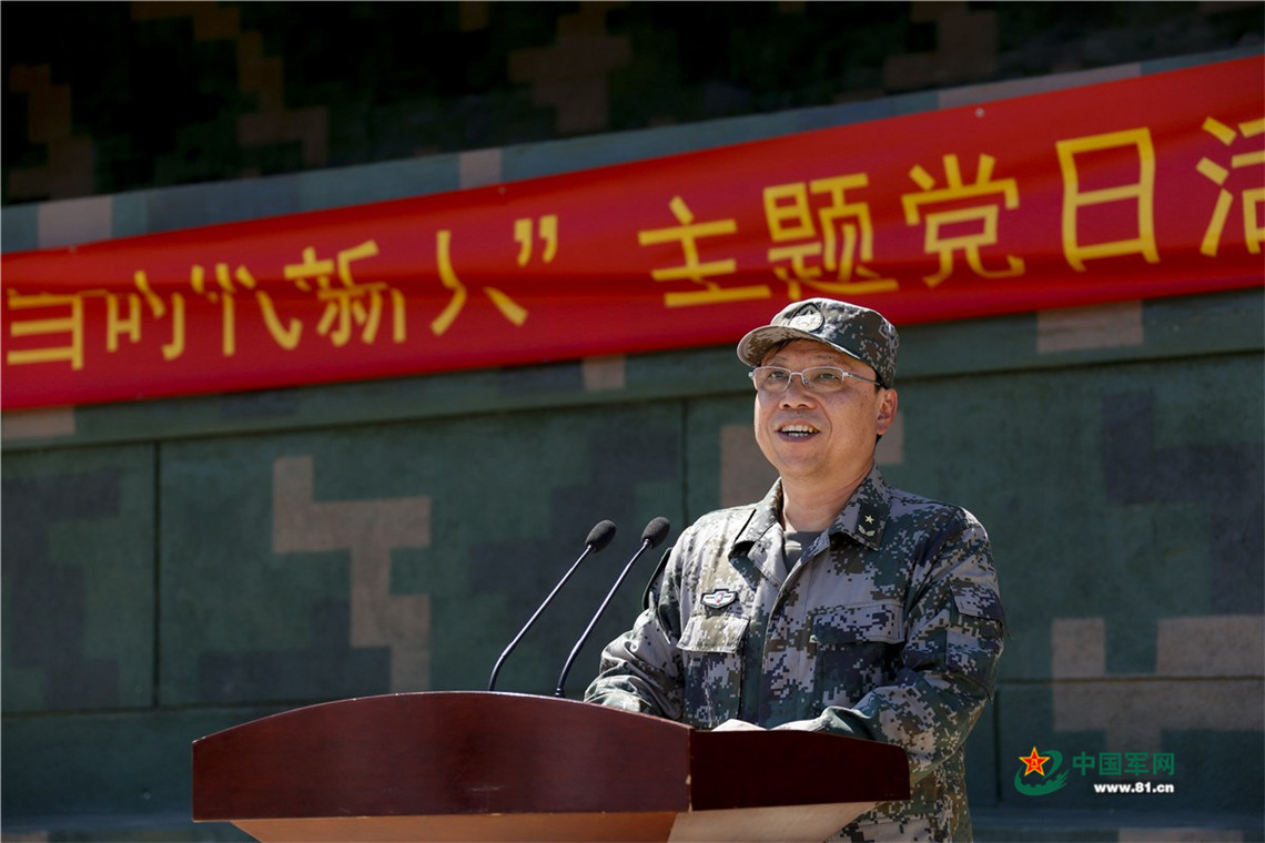 解放军报社主要领导孙继炼发言.