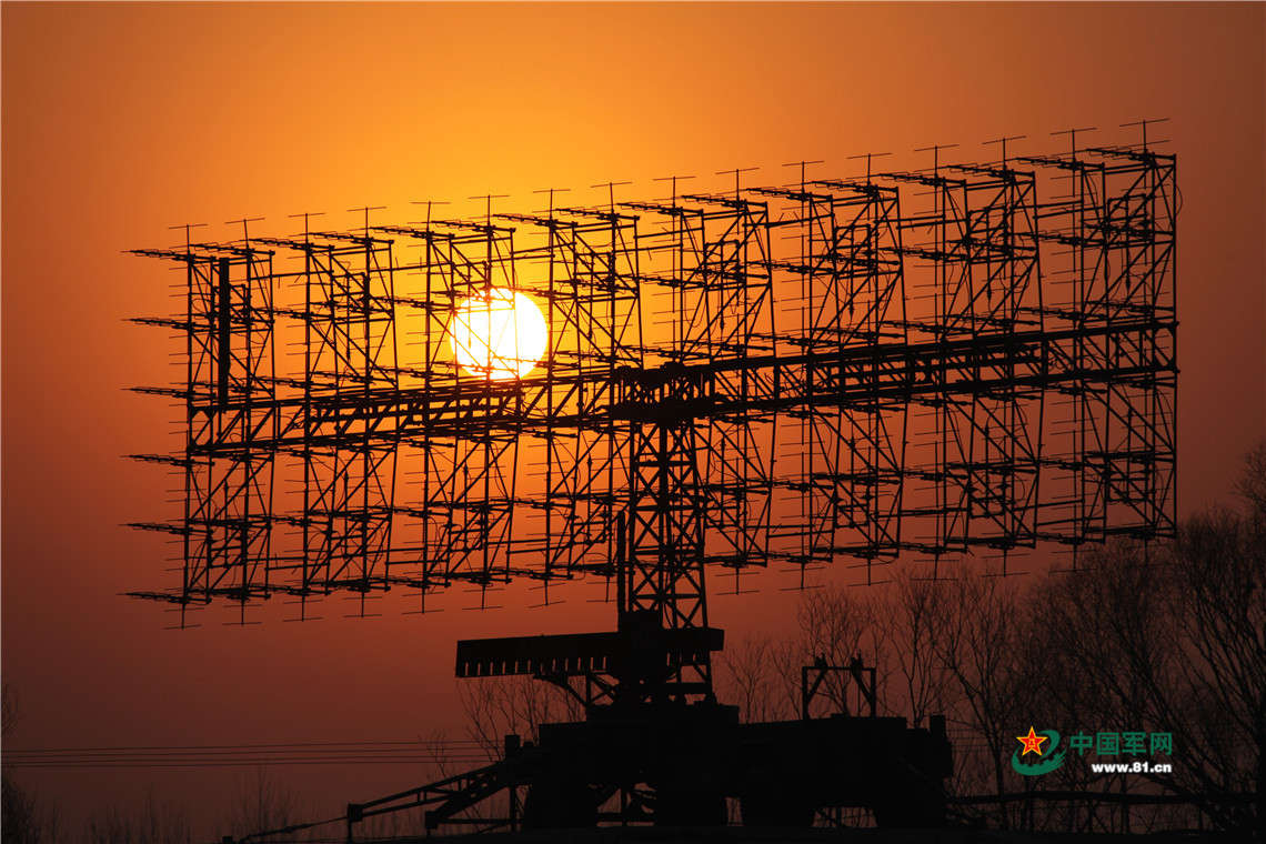 连着司令员的雷达操纵员什么样