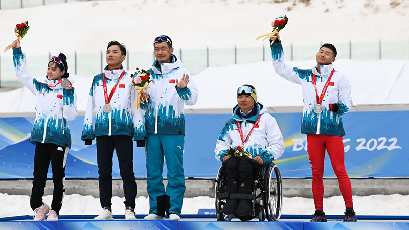 突破历史！残奥越野滑雪混合接力中国队获得银牌