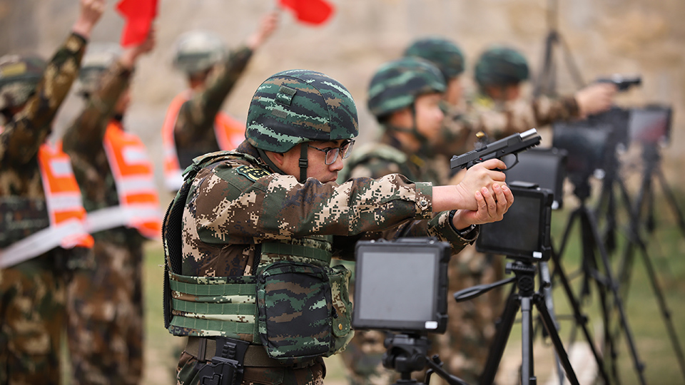 半世纪·母子俩新疆军区某团装步五连开展实战化综合演练武警兵团总