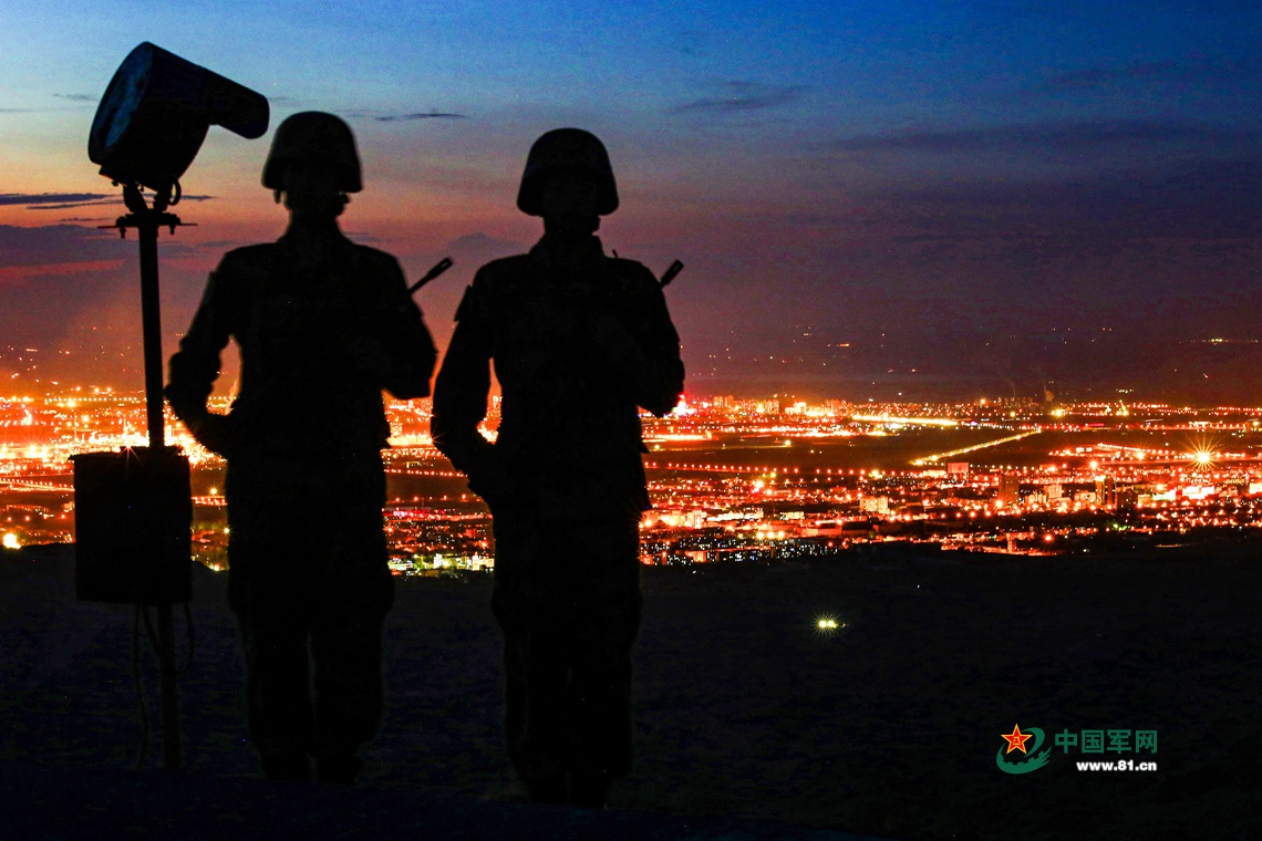 剪影光影中他们戍边卫国的模样